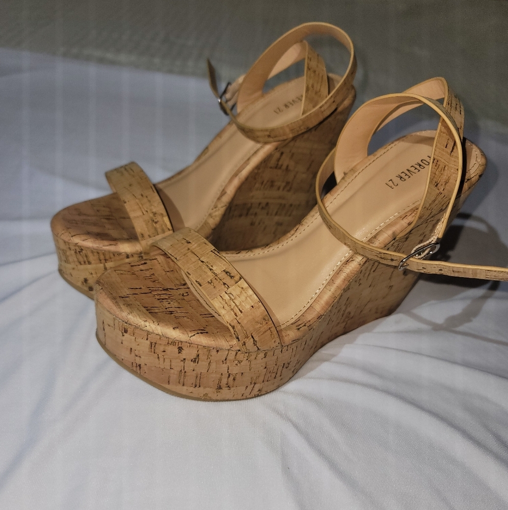 FOREVER 21. Cork Platform Sandals - Picture 4 of 5